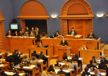 het Model European Parliament in vergadering bijeen