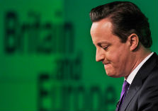 Peinzende Cameron met op groene achtergrond de tekst
Britain end Europe