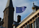 Europese vlag op gebrouw Eerste Kamer