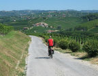 Fietser in Italiaans landschap