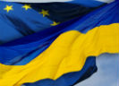 Oekraïense vlag die in Europese vlag overloopt