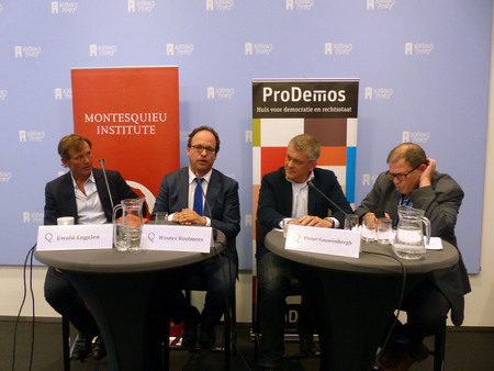 v.l.n.r.: c, Wouter Koolmees, Pieter Couwenbergh en Max van Weezel (debatleider)
