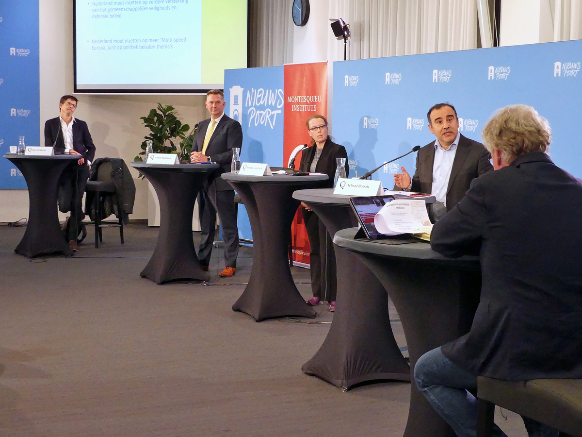 v.l.n.r.: Bas Eickhout, Andr Bosman, Femke van Esch, Achraf Bouali en Kees Boonman (debatleider) 