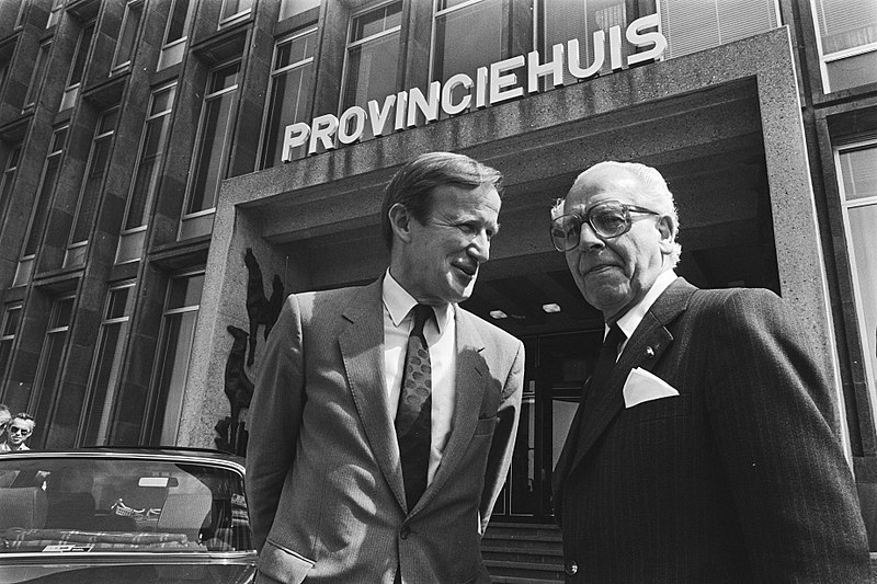 Commissaris van de Koning Vrolijk met zijn opvolger Patijn