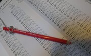 Een stemformulier met rood potlood. Tweede Kamerverkiezingen 2012. Een stemformulier met rood potlood. Tweede Kamerverkiezingen 2012.