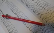 Een stemformulier met rood potlood. Tweede Kamerverkiezingen 2012.