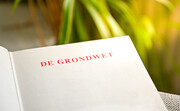 Boek met daarop de tekst "De grondwet" Boek met daarop de tekst "De grondwet"