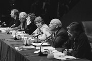 Discussie in Theater Centrum Bellevue met lijsttrekkers PvdA, D66, PPR, PSP en CPN over mogelijkheden | Anefo