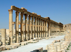 De Decumanus Maximus in Palmyra, Syrië.