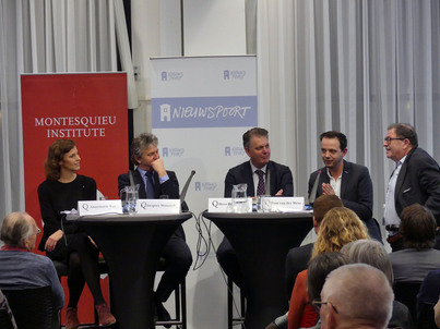 v.l.n.r.: Annemarie Kas, Jacques Monasch, Hero Brinkman, Tom van der Meer en debatleider Max van Weezel