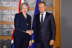 Donald Tusk en Theresa May