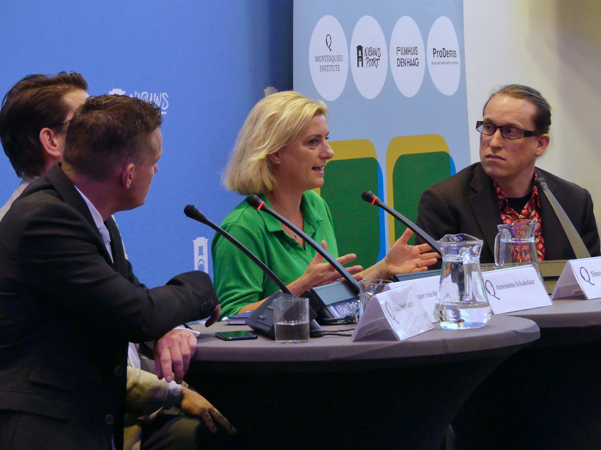 v.l.n.r.: Caspar van den Berg, Johan Almekinders, Annemieke Schakelaar en Simon Otjes