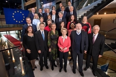 Group photo of the Commission of Ursula von der Leyen: Ursula von der Leyen, Frans Timmermans, Valdis Dombrovskis, Margrethe Vestager, Josep Borrell, VÄ:ra JourovÃ¡, MargarÃ­tis SchinÃ¡s, MaroÅ¡ Å efÄoviÄ, Dubravka Å uica, Johannes Hahn, Didier Reynders, Mariya Gabriel, StÃ©lla KyriakÃ­dou, Kadri Simson, Jutta Urpilainen, Thierry Breton, Phil Hogan, OlivÃ©r VÃ¡rhelyi, Paolo Gentiloni, Virginijus SinkeviÄius, Helena Dalli, Janusz Wojciechowski, Elisa Ferreira, Adina VÄ’lean, Janez LenarÄiÄ, Ylva Johansson