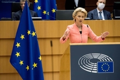 Staat van de Unie 2020 Von Der Leyen met Europese vlag