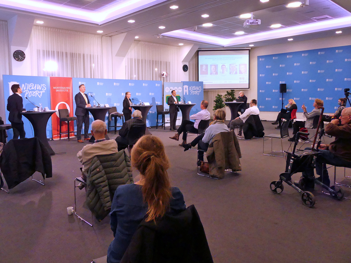 Overzicht van de zaal