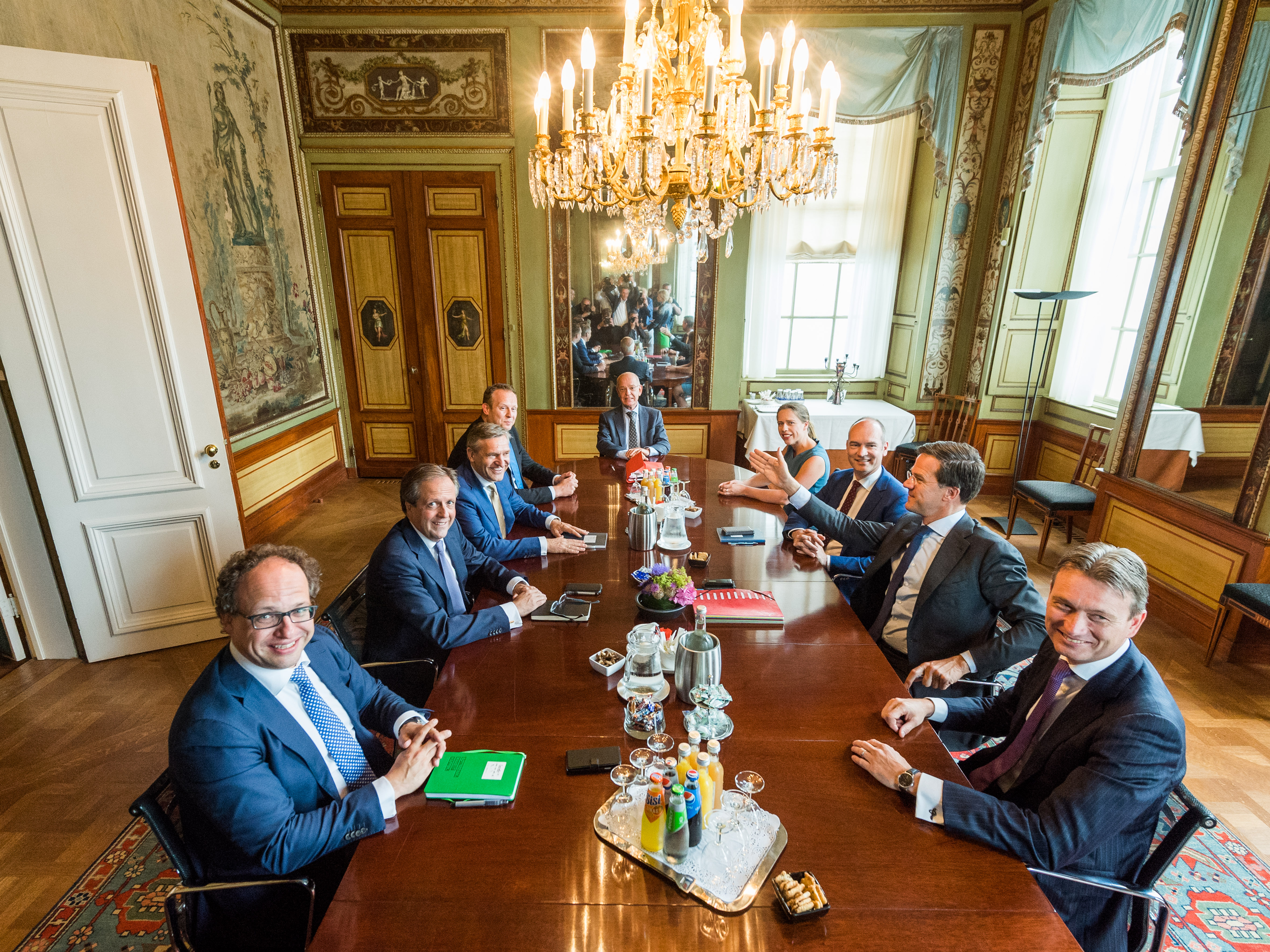 Benoeming van ministers in achterkamer is niet van deze tijd