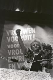 Feest Nederlandse Vrouwenbeweging (NVB) ivm 35-jarig bestaan met bekende Am. vakbondsvrouw Sylvia Woods / Feast Dutch Women's movement because of 35 year existence with the famous American Union's woman Sylvia Woods