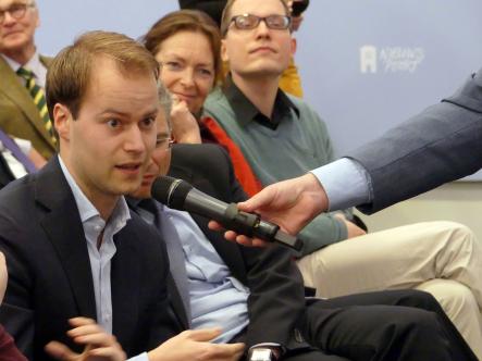 Er wordt een vraag gesteld uit het publiek