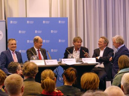 v.l.n.r.: Bernard Steunenberg, Anne Mulder, Bert van Slooten, Bram van Ojik en Kees Boonman