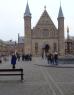 Mensen lopen rond op het binnenhof - Foto Flickr Sjaak Kempe