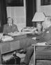Formateur Jo Cals met Schmelzer tijdens de kabinetsformatie van 1965