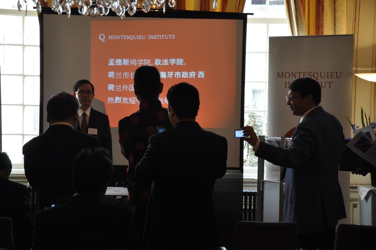 MI presentatie Chinese tekens op de achtergrond 